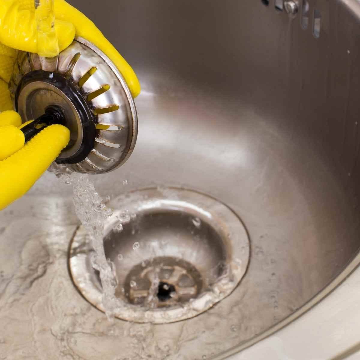 Comment faire pour bien nettoyer ses canalisations ? - Proxi